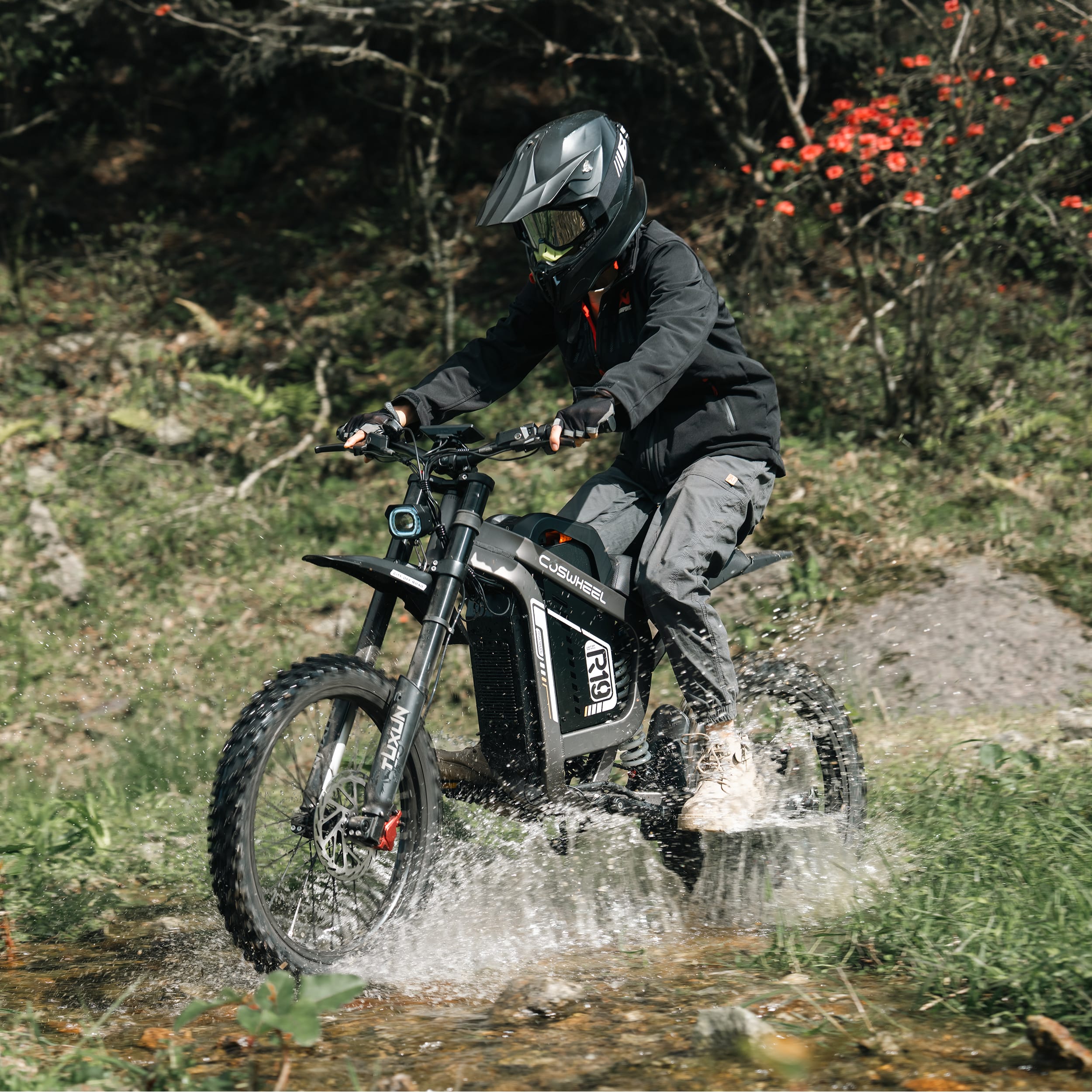COSWHEEL R19 electric dirt bike riding off-road