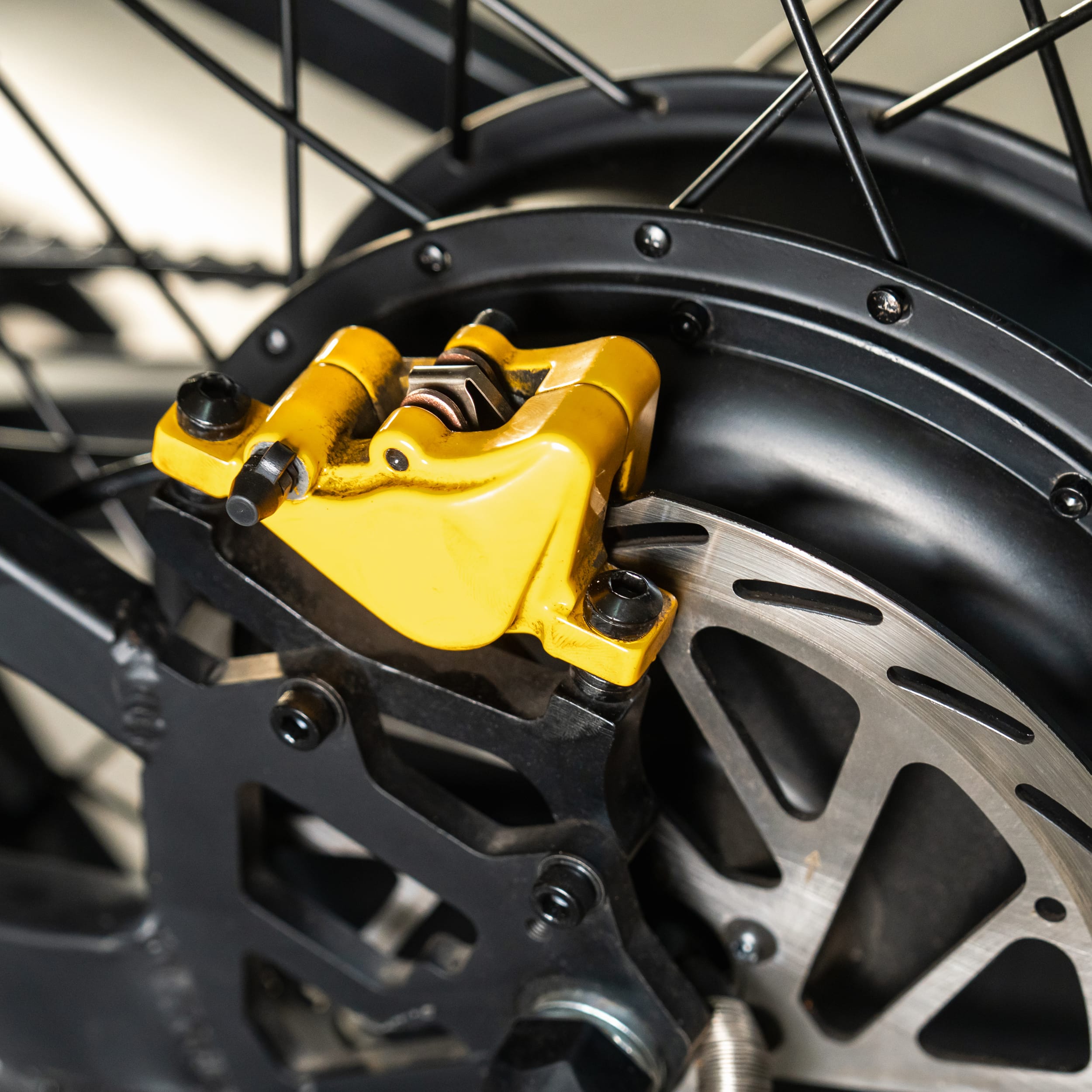Electric Dirt Bike COSWHEEL R6000, 7000W Peak, 60V 30Ah, 17" Off-Road Tires - Image 17